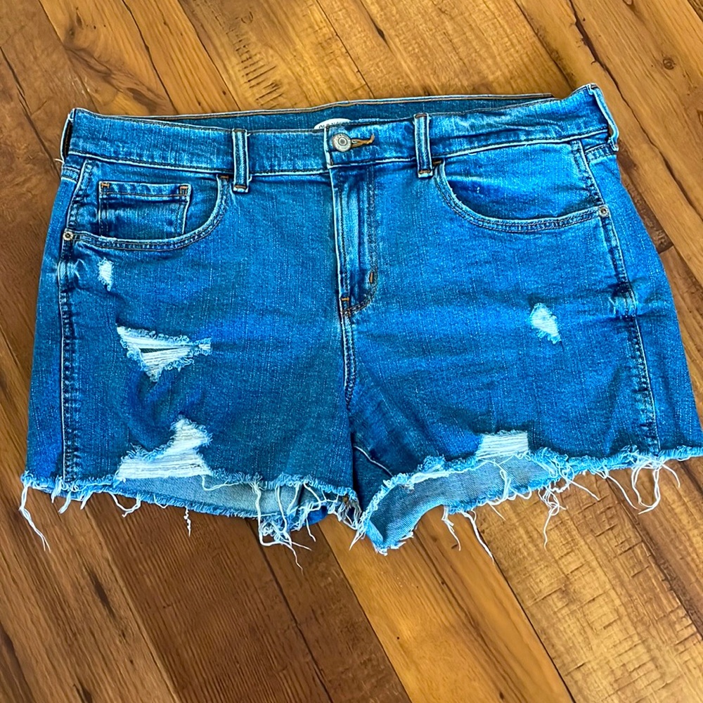 Old Navy distressed denim shorts size 12